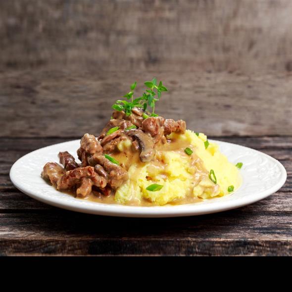 Luksus stroganoff med champignon, tomat, løg og kartoffelmos